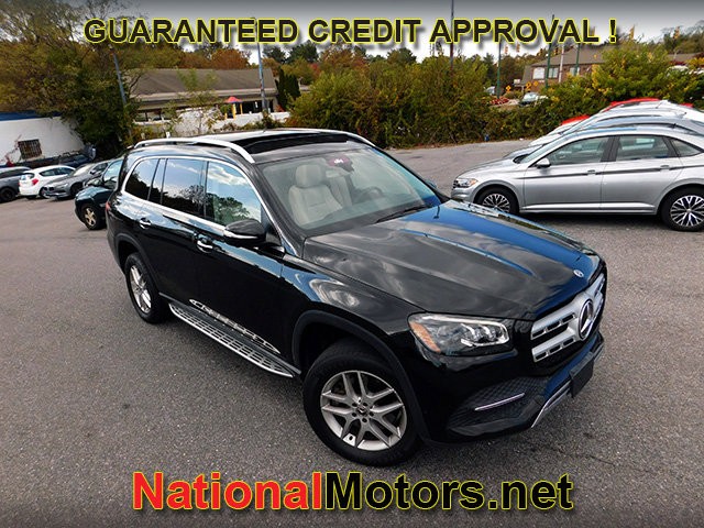 Mercedes-Benz GLS Vehicle Full-screen Gallery Image 02