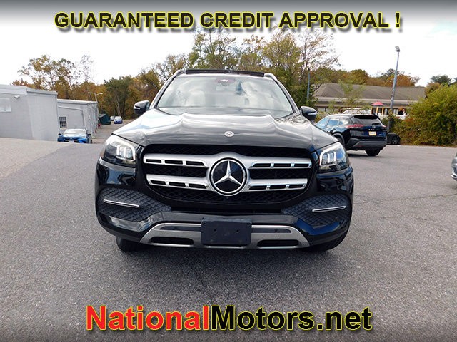 Mercedes-Benz GLS Vehicle Full-screen Gallery Image 03