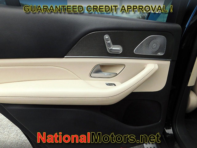 Mercedes-Benz GLS Vehicle Full-screen Gallery Image 11