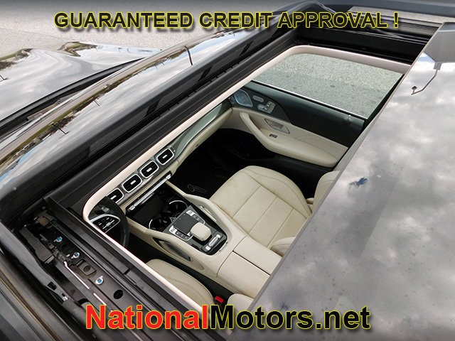 Mercedes-Benz GLS Vehicle Full-screen Gallery Image 12