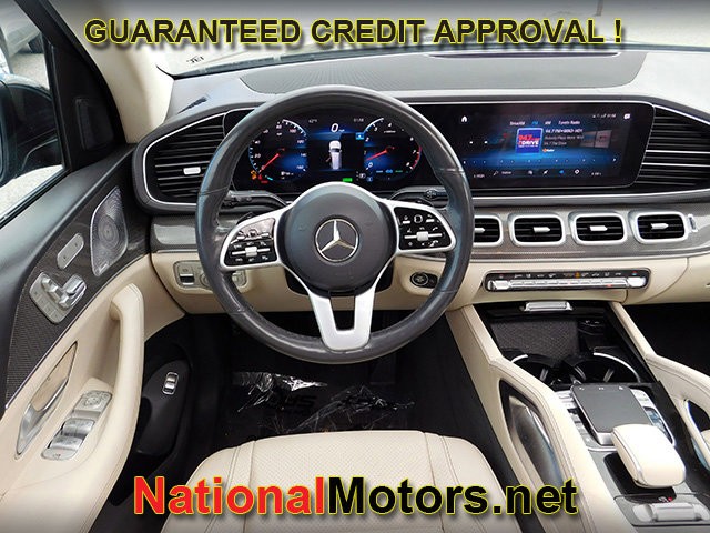 Mercedes-Benz GLS Vehicle Full-screen Gallery Image 13