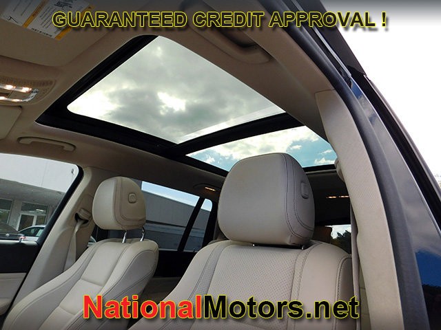 Mercedes-Benz GLS Vehicle Full-screen Gallery Image 16