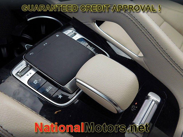 Mercedes-Benz GLS Vehicle Full-screen Gallery Image 19