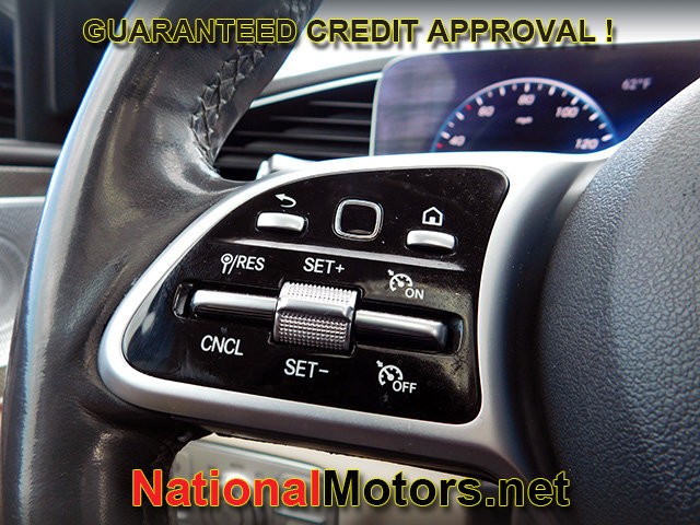 Mercedes-Benz GLS Vehicle Full-screen Gallery Image 21