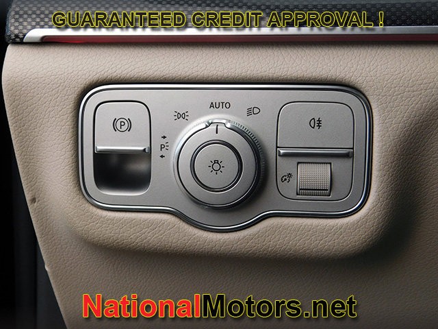 Mercedes-Benz GLS Vehicle Full-screen Gallery Image 23