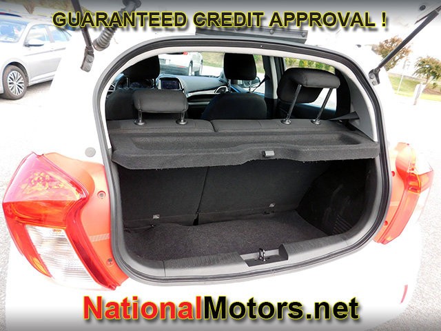 Chevrolet Spark Vehicle Full-screen Gallery Image 05