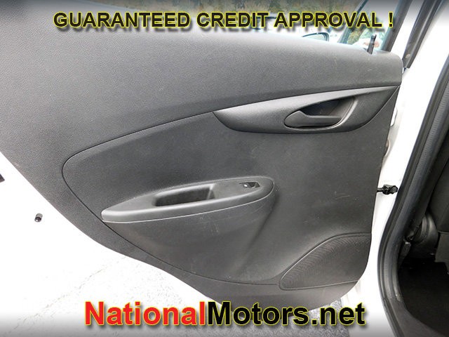 Chevrolet Spark Vehicle Full-screen Gallery Image 06