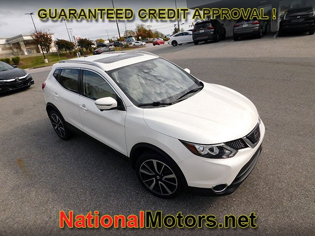 Nissan Rogue Sport Vehicle Full-screen Gallery Image 02