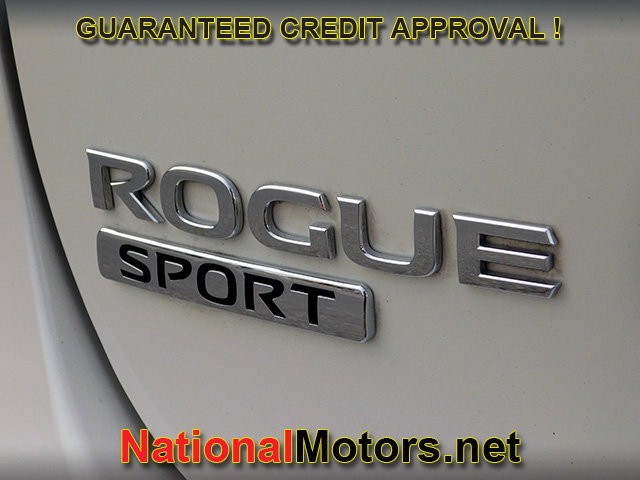 Nissan Rogue Sport Vehicle Full-screen Gallery Image 06