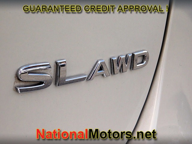 Nissan Rogue Sport Vehicle Full-screen Gallery Image 07