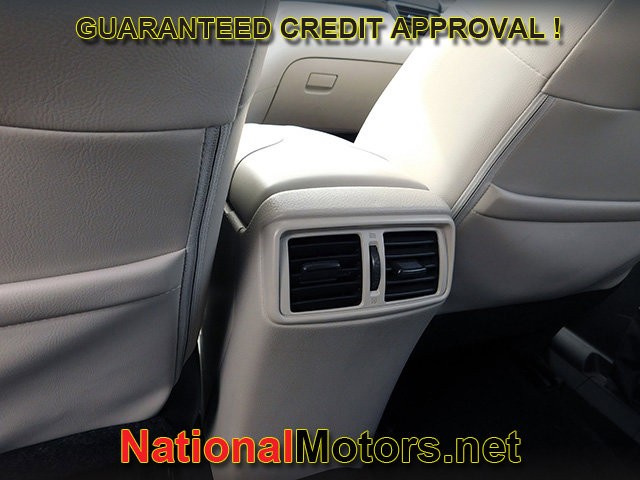 Nissan Rogue Sport Vehicle Full-screen Gallery Image 12