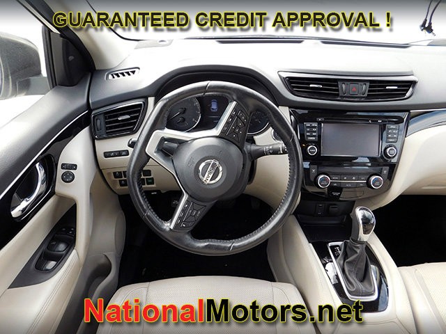 Nissan Rogue Sport Vehicle Full-screen Gallery Image 13