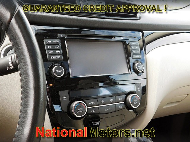 Nissan Rogue Sport Vehicle Full-screen Gallery Image 17