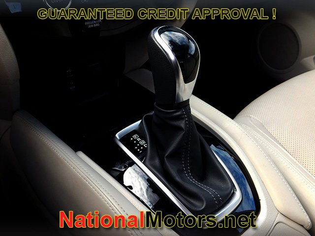 Nissan Rogue Sport Vehicle Full-screen Gallery Image 18