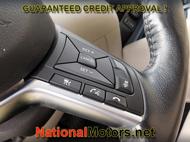 Nissan Rogue Sport Vehicle Full-screen Gallery Image 22