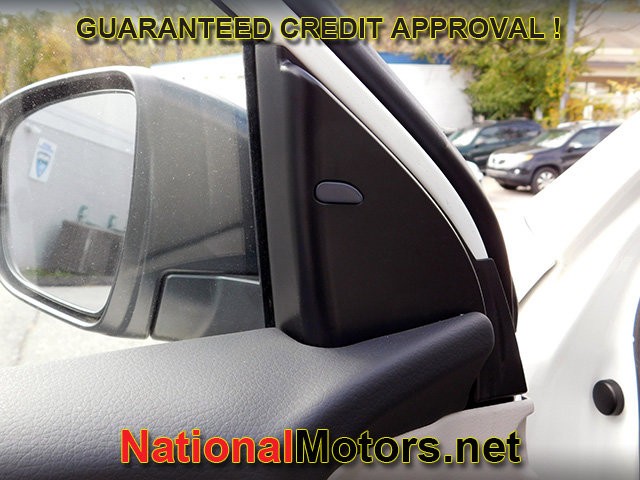 Nissan Rogue Sport Vehicle Full-screen Gallery Image 24