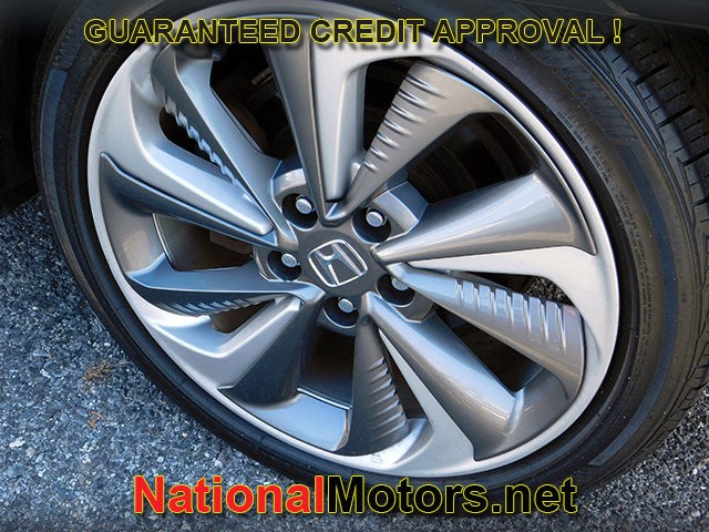 Honda Clarity Plug-In Hybrid Vehicle Full-screen Gallery Image 07