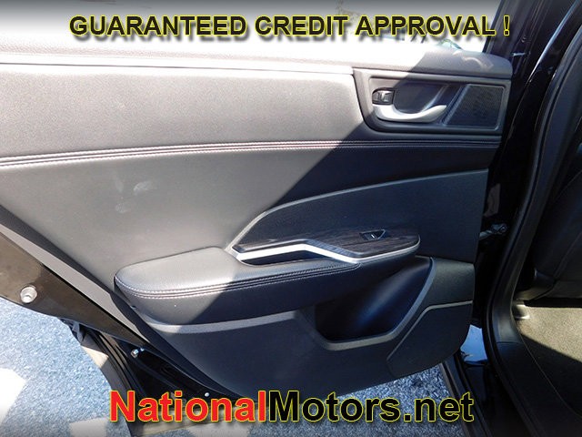 Honda Clarity Plug-In Hybrid Vehicle Full-screen Gallery Image 08