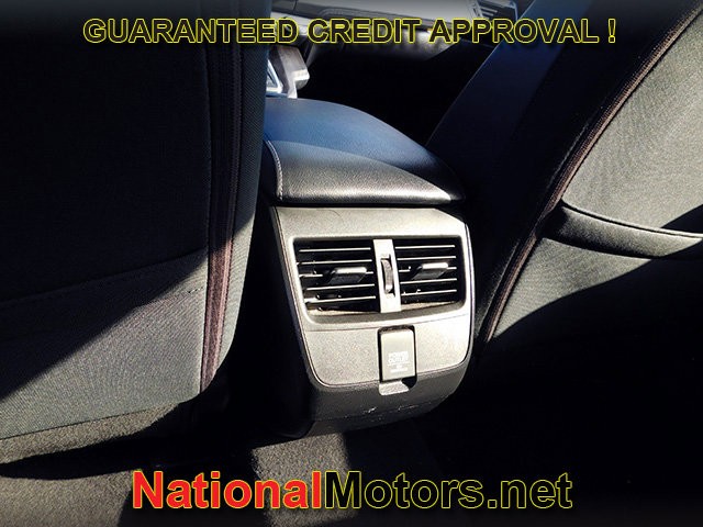 Honda Clarity Plug-In Hybrid Vehicle Full-screen Gallery Image 10