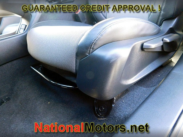 Honda Clarity Plug-In Hybrid Vehicle Full-screen Gallery Image 14