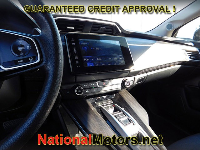 Honda Clarity Plug-In Hybrid Vehicle Full-screen Gallery Image 15