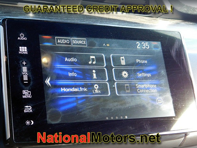 Honda Clarity Plug-In Hybrid Vehicle Full-screen Gallery Image 16