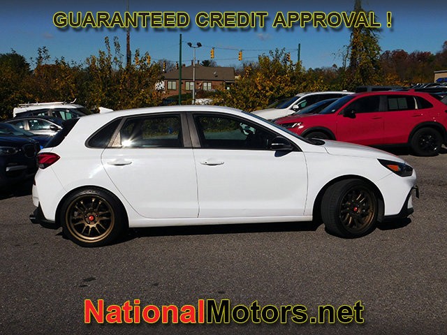 Hyundai Elantra GT N line Vehicle Full-screen Gallery Image 03