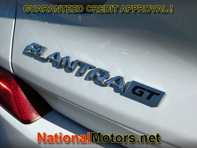 Hyundai Elantra GT N line Vehicle Full-screen Gallery Image 06