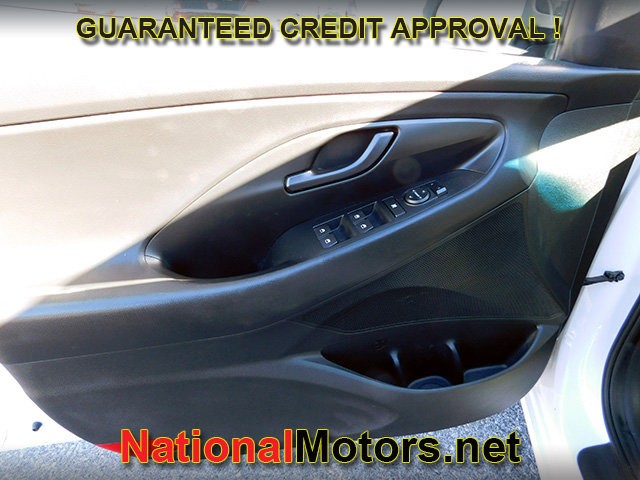 Hyundai Elantra GT N line Vehicle Full-screen Gallery Image 10