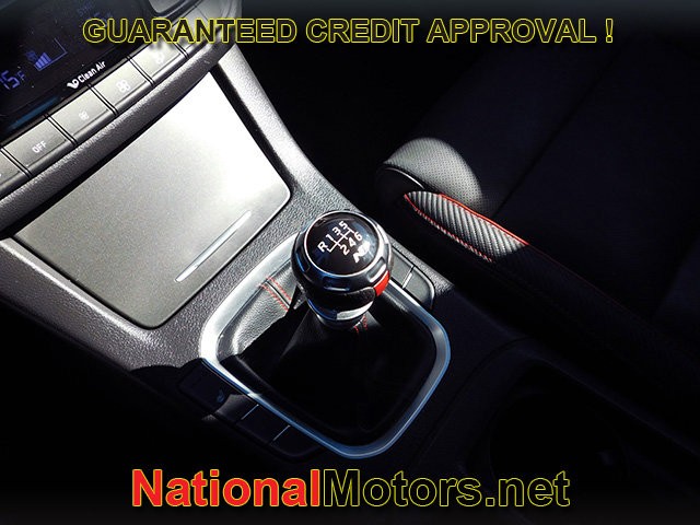 Hyundai Elantra GT N line Vehicle Full-screen Gallery Image 15