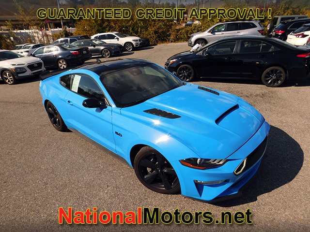 Ford Mustang Vehicle Full-screen Gallery Image 02