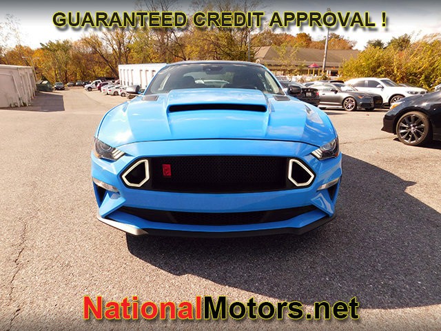 Ford Mustang Vehicle Full-screen Gallery Image 03