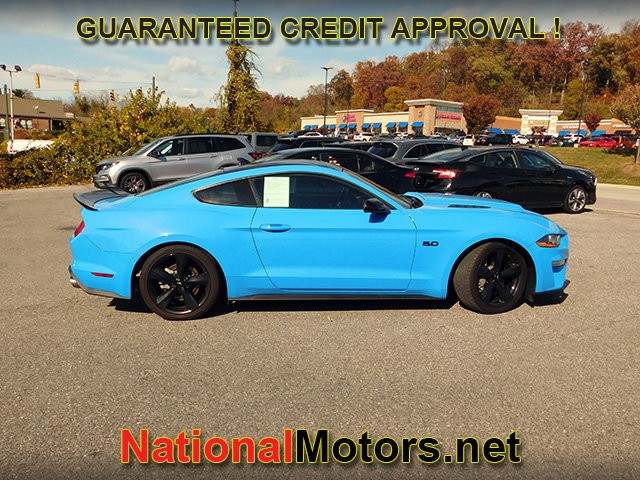 Ford Mustang Vehicle Full-screen Gallery Image 05