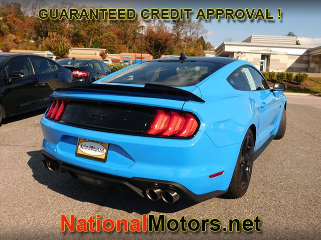 Ford Mustang Vehicle Full-screen Gallery Image 06