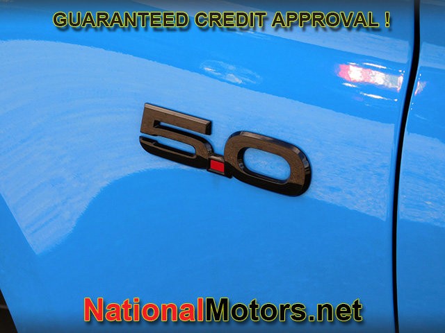 Ford Mustang Vehicle Full-screen Gallery Image 08