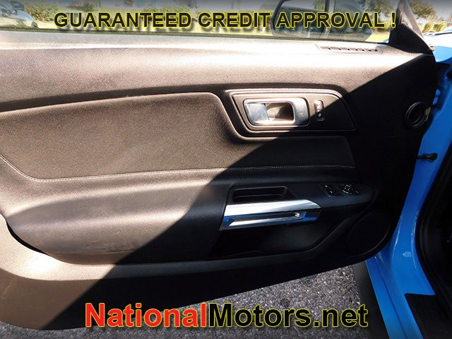 Ford Mustang Vehicle Full-screen Gallery Image 09