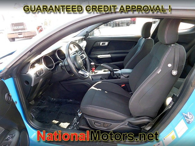 Ford Mustang Vehicle Full-screen Gallery Image 10