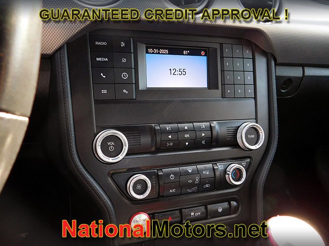 Ford Mustang Vehicle Full-screen Gallery Image 13