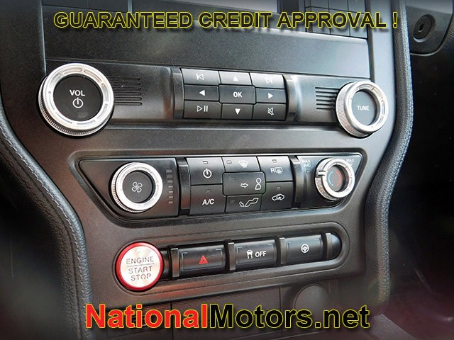 Ford Mustang Vehicle Full-screen Gallery Image 15