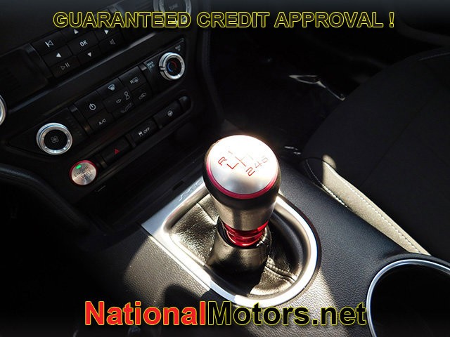 Ford Mustang Vehicle Full-screen Gallery Image 16