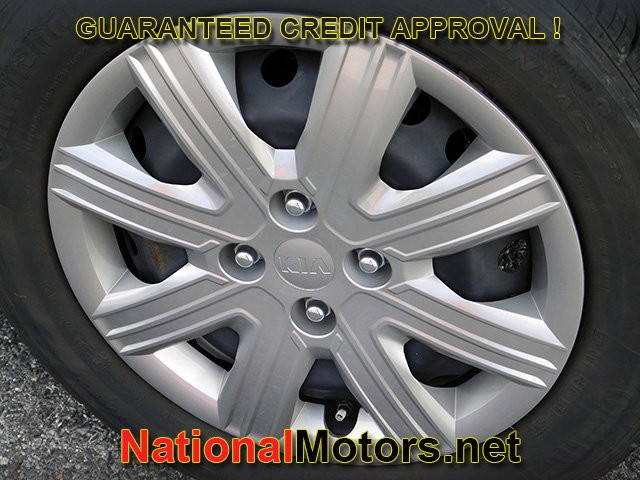 Kia Rio Vehicle Full-screen Gallery Image 06