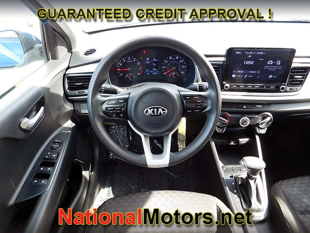 Kia Rio Vehicle Full-screen Gallery Image 10