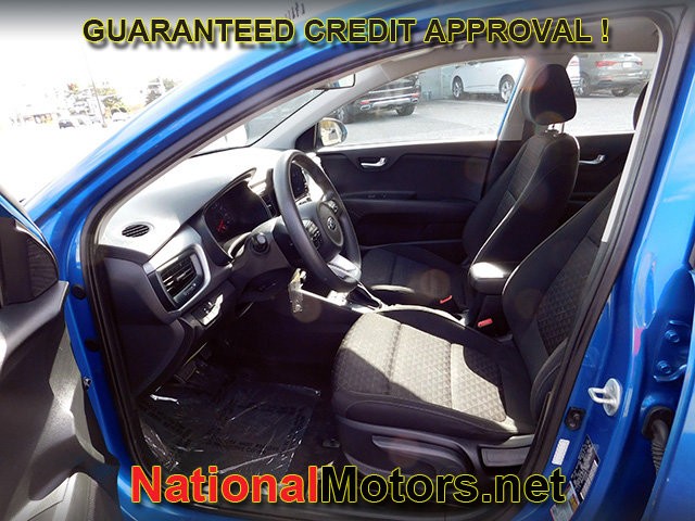 Kia Rio Vehicle Full-screen Gallery Image 12