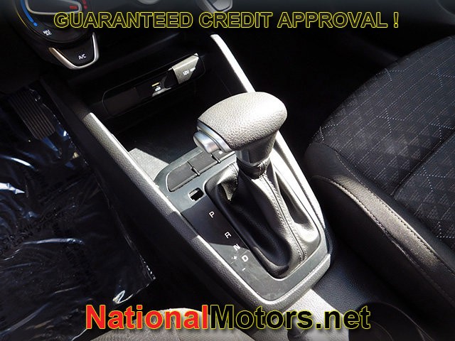 Kia Rio Vehicle Full-screen Gallery Image 17