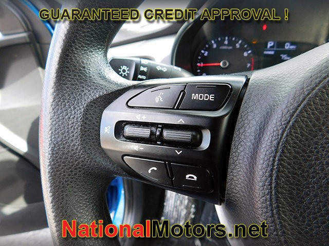 Kia Rio Vehicle Full-screen Gallery Image 19