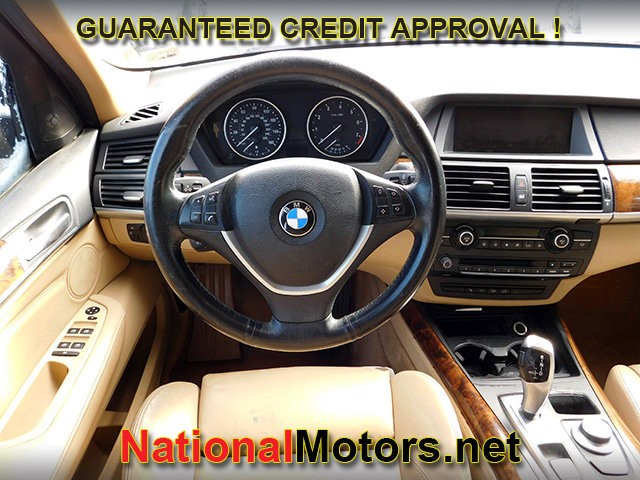 BMW X5 Vehicle Full-screen Gallery Image 12