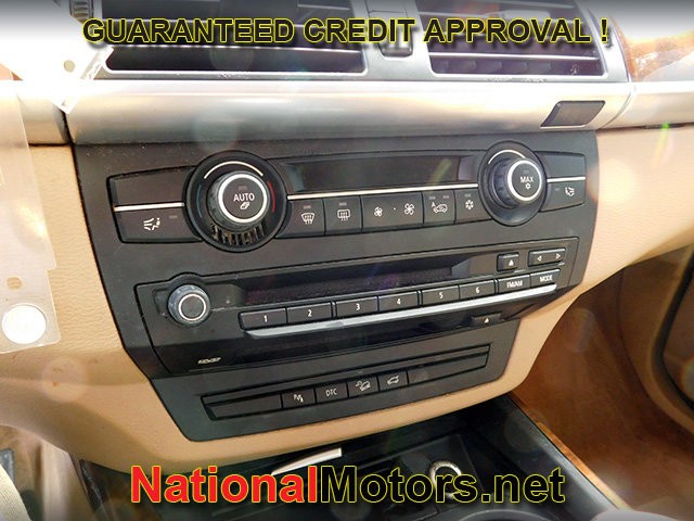 BMW X5 Vehicle Full-screen Gallery Image 18