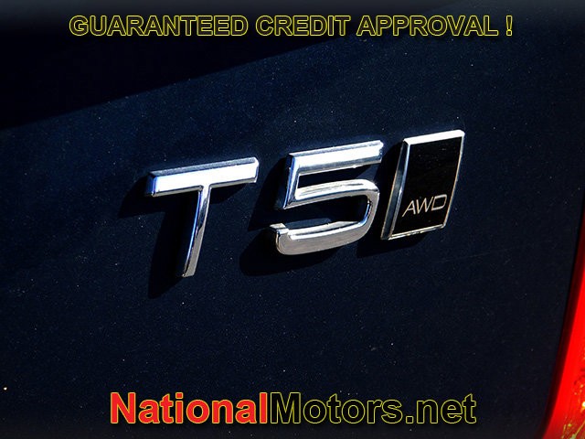 Volvo XC90 Vehicle Full-screen Gallery Image 06