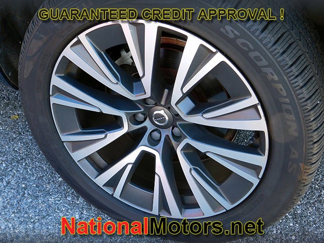 Volvo XC90 Vehicle Full-screen Gallery Image 10