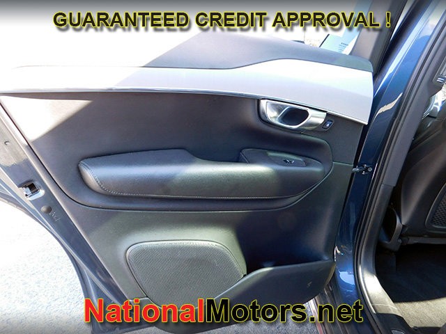 Volvo XC90 Vehicle Full-screen Gallery Image 12